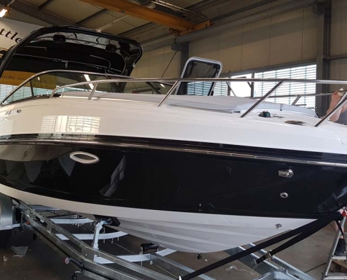 Edelstahl Galerie 1 Edelstahl-Geräteträger auf Sportboot in der Werkstatt