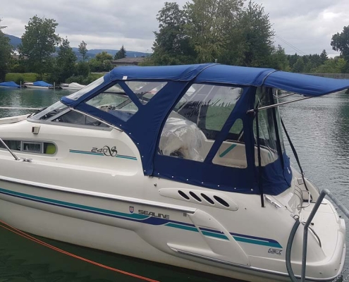 Verdeck Galerie 3 Blaues Verdeck mit Klarsichtfenstern auf Sportboot