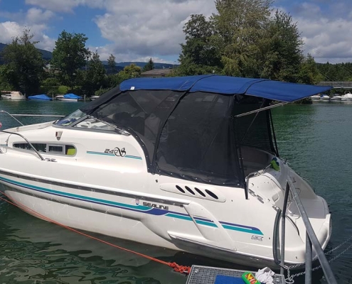 Verdeck Galerie 4 Blaues Verdeck auf Sportboot am Steg
