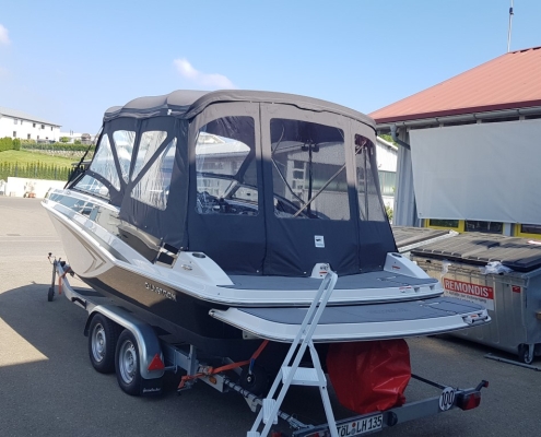 Verdeck Galerie 5 Schwarzes Verdeck auf Motorboot Saver auf dem Trailer