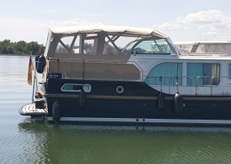 Verdeck Galerie 9 Cockpitverdeck auf Motoryacht Linssen am Fluss