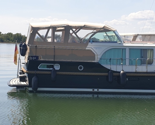 Verdeck Galerie 9 Cockpitverdeck auf Motoryacht Linssen am Fluss