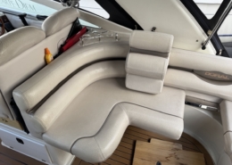Polster Cockpit Sitzgruppe Creme Cremefarbene Cockpit-Sitzgruppe mit Kedereinfassung und Teakboden